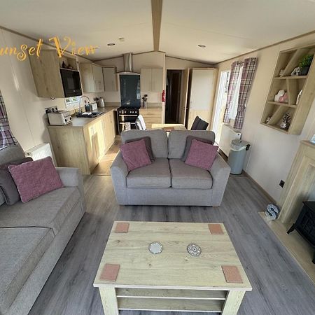 Tattershall Lakes Sunset View Caravan Lakeside, Hot Tub, Garden, Private Fishing Peg & Wifi Exterior photo