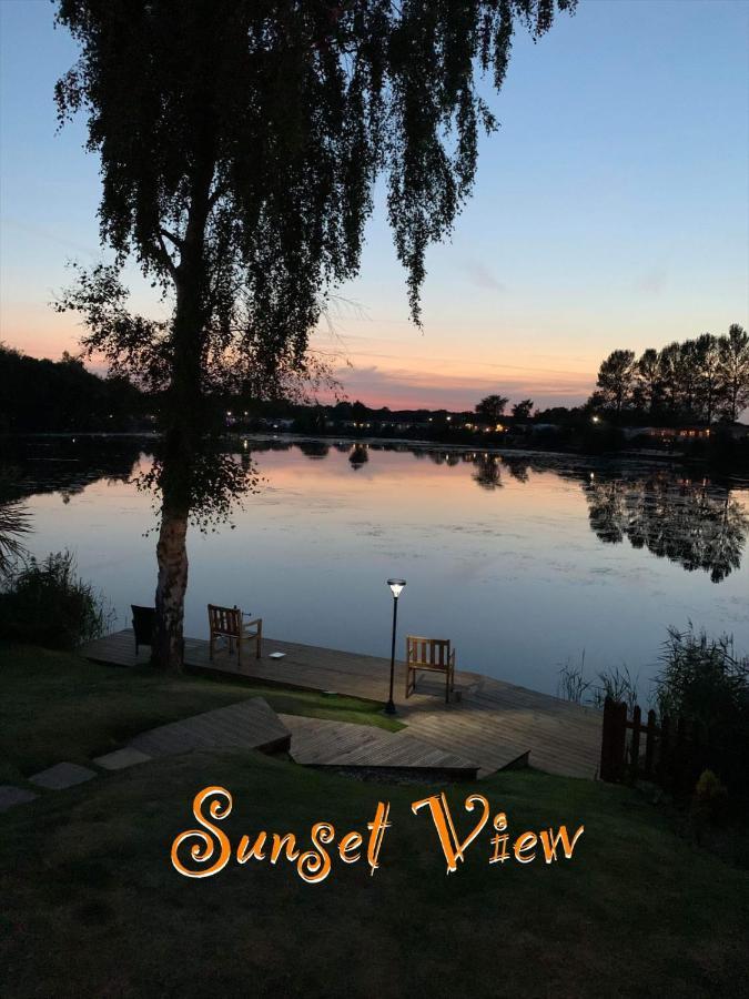 Tattershall Lakes Sunset View Caravan Lakeside, Hot Tub, Garden, Private Fishing Peg & Wifi Exterior photo