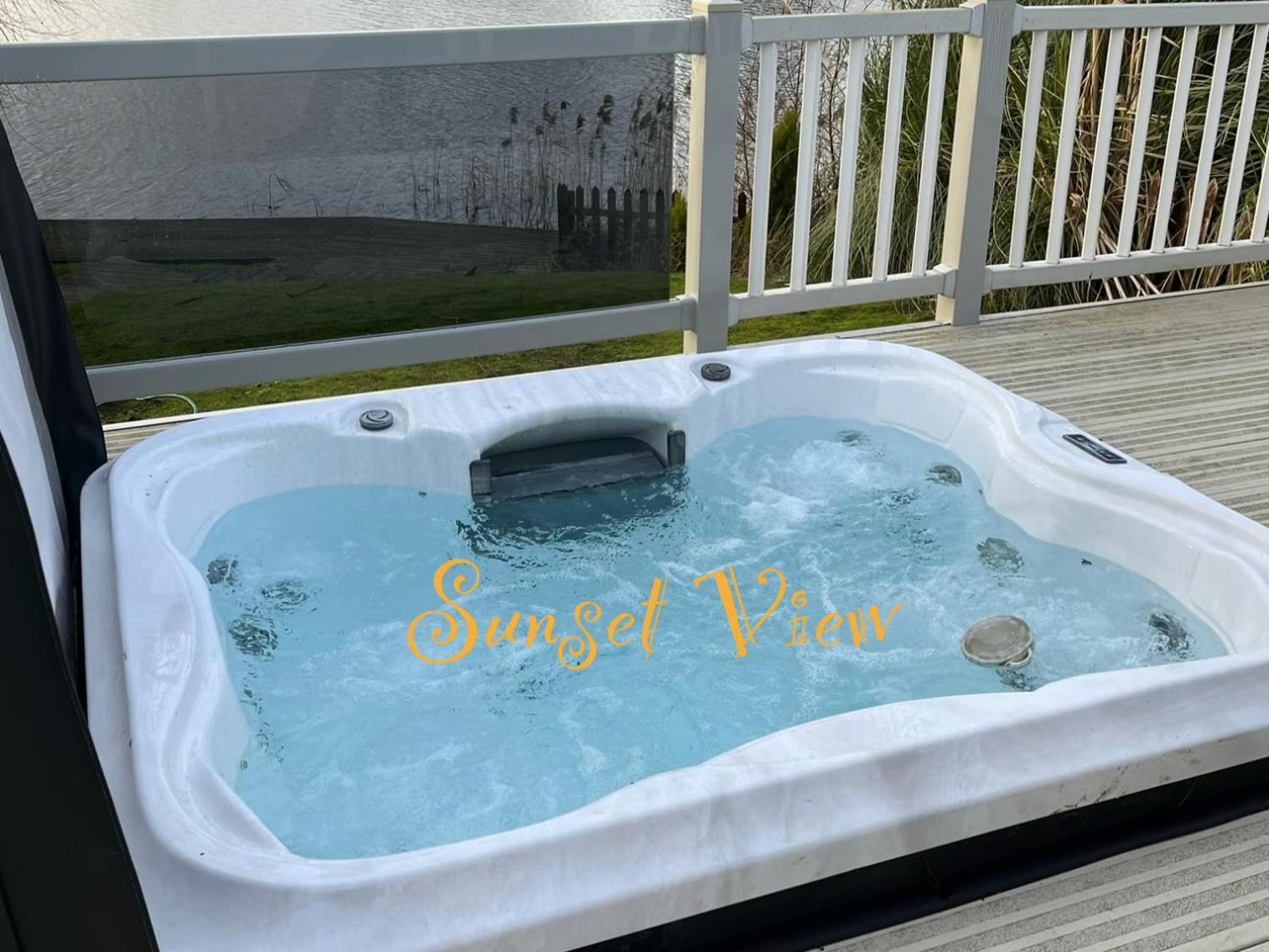Tattershall Lakes Sunset View Caravan Lakeside, Hot Tub, Garden, Private Fishing Peg & Wifi Exterior photo