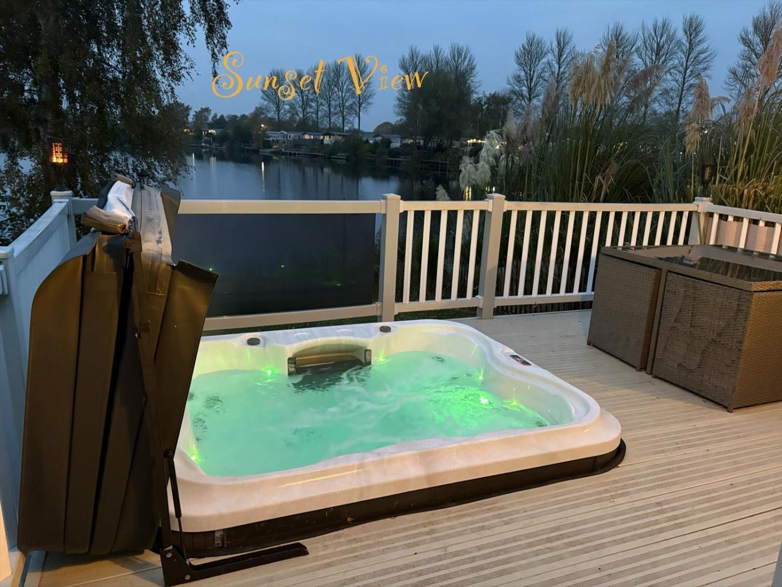 Tattershall Lakes Sunset View Caravan Lakeside, Hot Tub, Garden, Private Fishing Peg & Wifi Exterior photo
